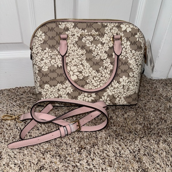 Michael Kors Cindy Medium Dome Satchel -NEW - Picture 1 of 5